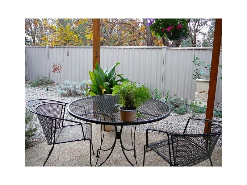 1/70 Johnson Street, Oxley VIC 3678