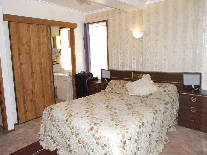 Everton Upper VIC 3678