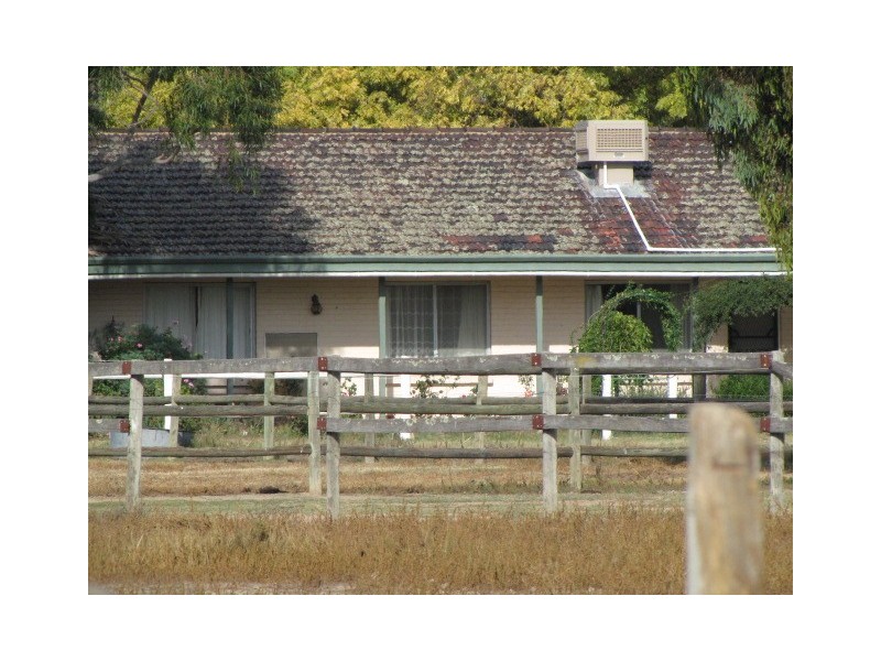 1050 Great Alpine Road, Tarrawingee VIC 3678