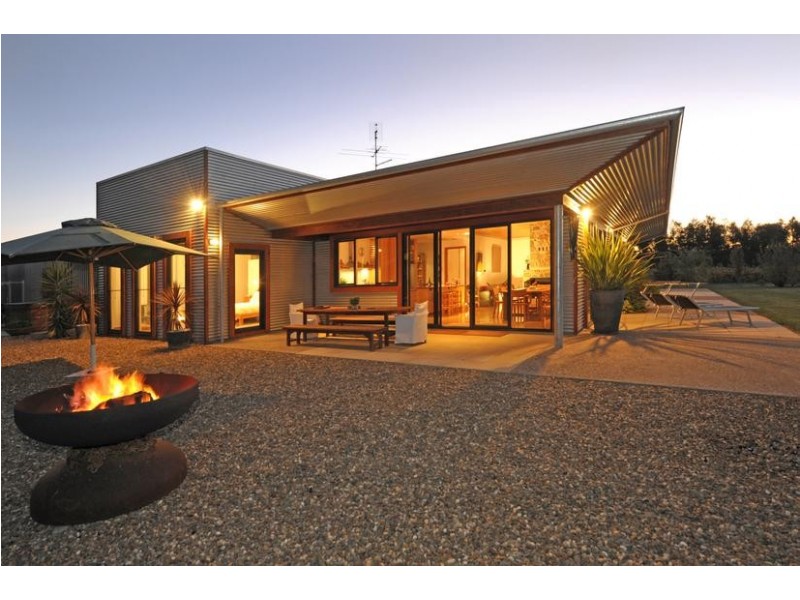 108 MEADOW CREEK ROAD, Moyhu VIC 3732