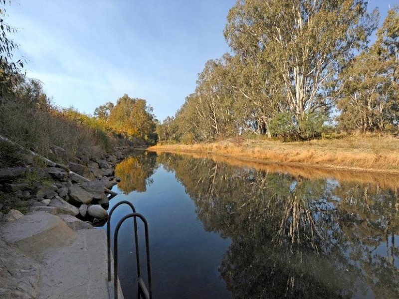 108 MEADOW CREEK ROAD, Moyhu VIC 3732