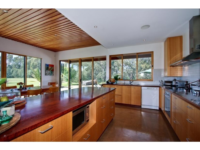 108 MEADOW CREEK ROAD, Moyhu VIC 3732