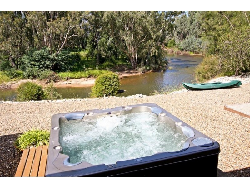 108 MEADOW CREEK ROAD, Moyhu VIC 3732