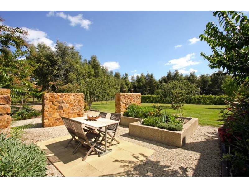 108 MEADOW CREEK ROAD, Moyhu VIC 3732