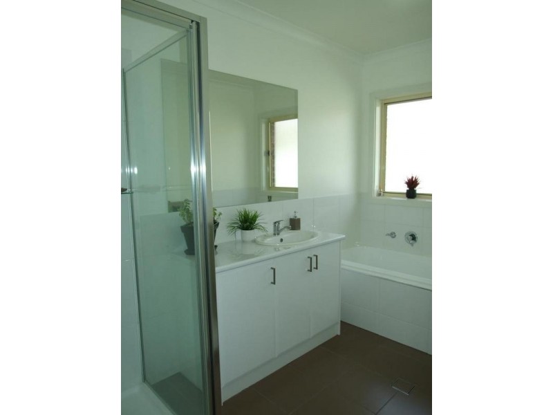 14 Milnes Creek Drive, Wangaratta VIC 3677