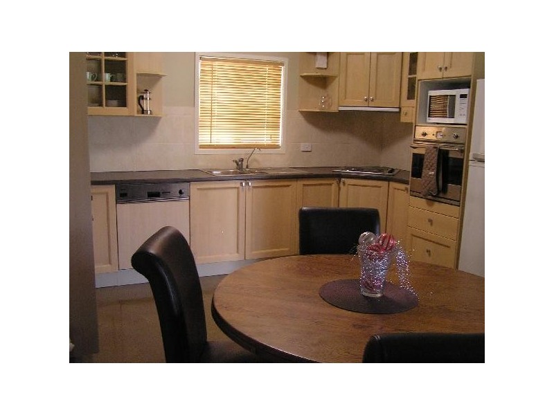 3/41 Shadforth Street, Oxley VIC 3678