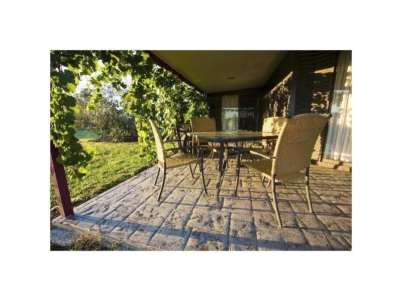 3/41 Shadforth Street, Oxley VIC 3678