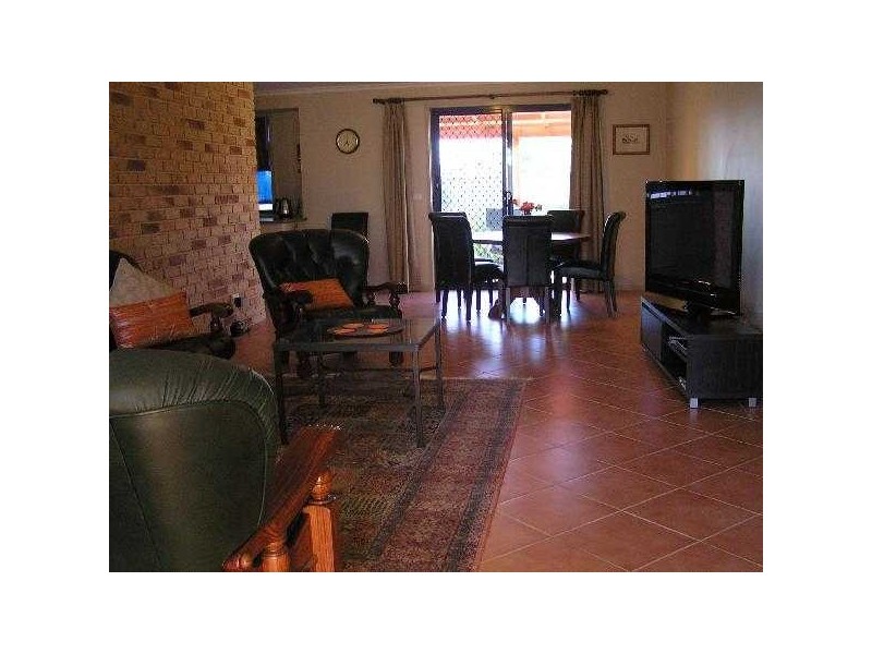 2B/70 Johnson Street, Oxley VIC 3678