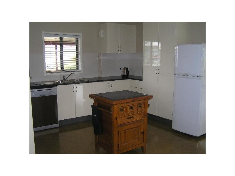 2/41 ShadforthStreet, Oxley VIC 3678