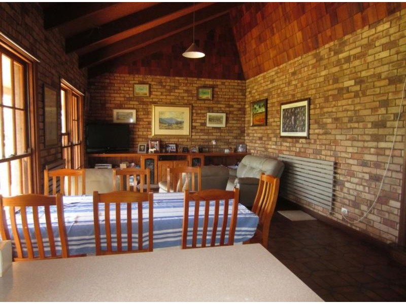 Everton Upper VIC 3678