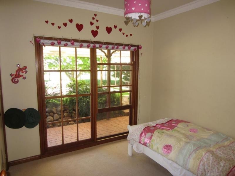 Everton Upper VIC 3678