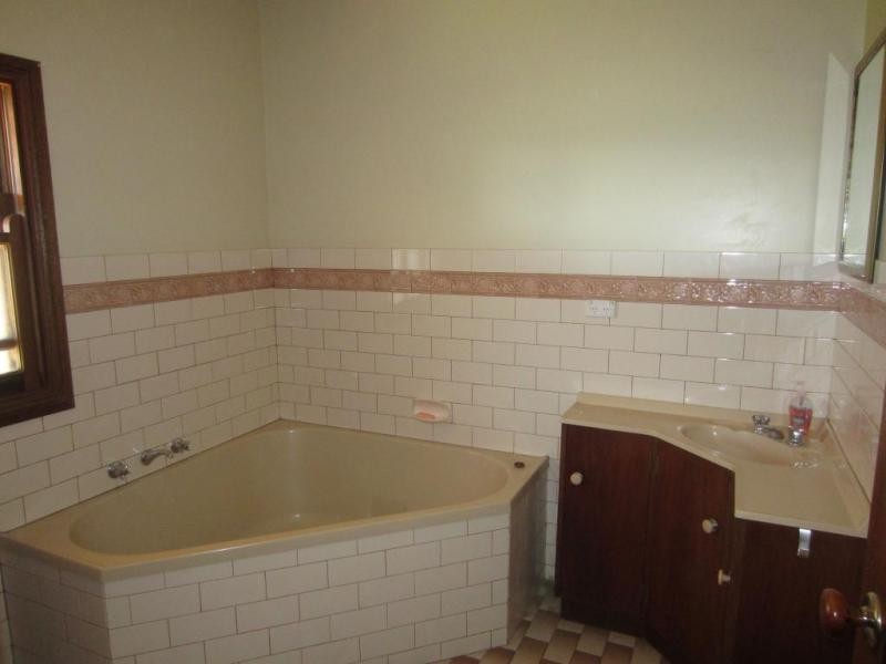 Everton Upper VIC 3678