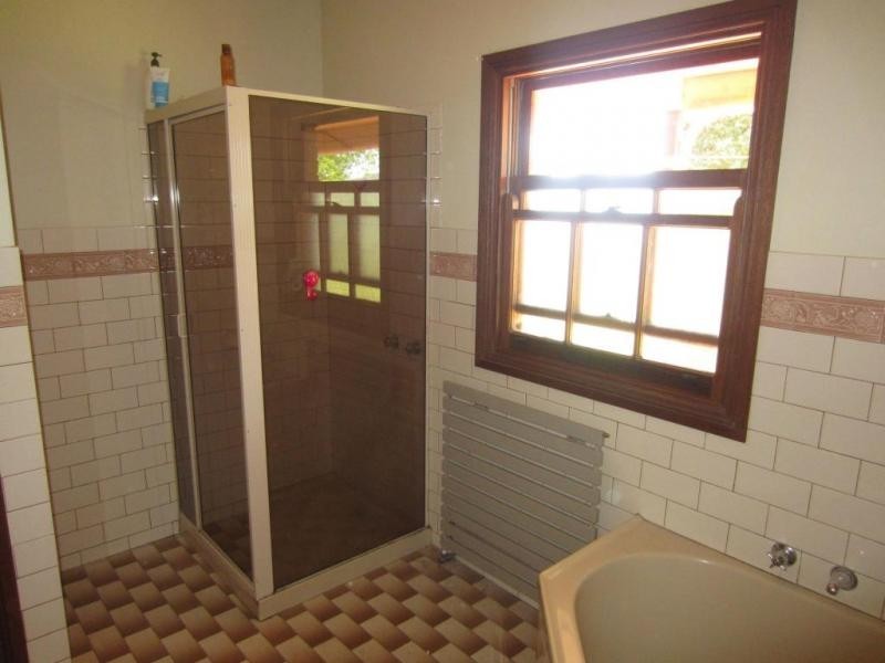 Everton Upper VIC 3678