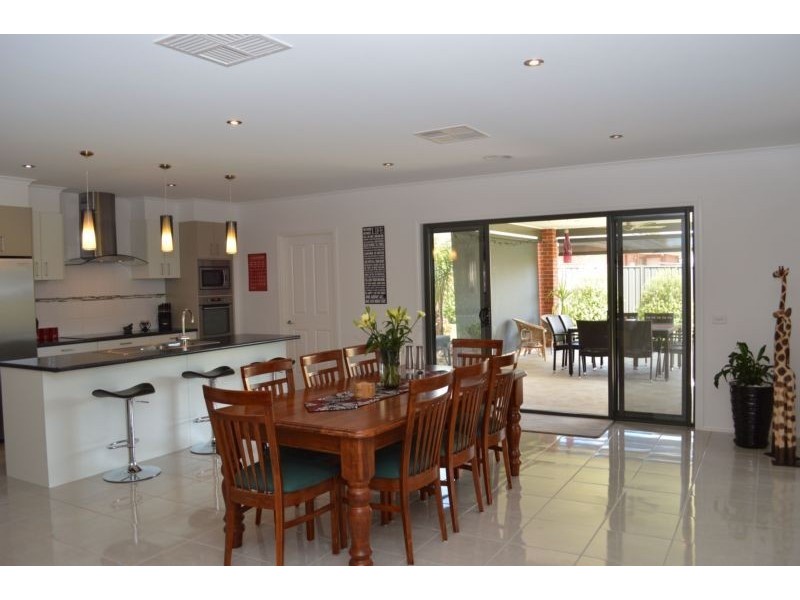 24 Pennsylvania Drive, Wangaratta VIC 3677