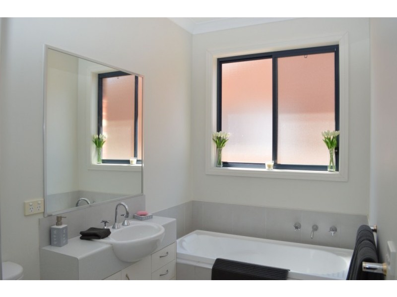 2/4 Samantha Place, Wangaratta VIC 3677