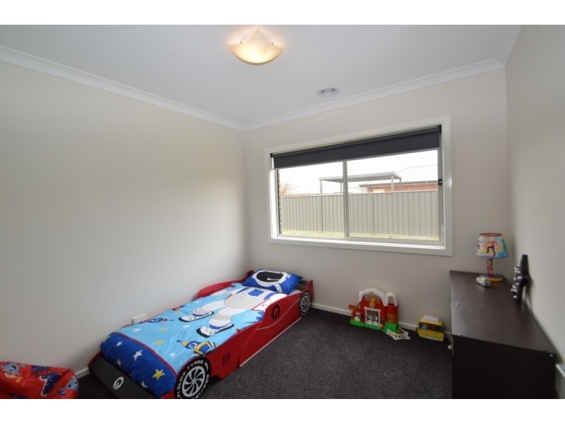 15 Nambrok Crescent, Wangaratta VIC 3677