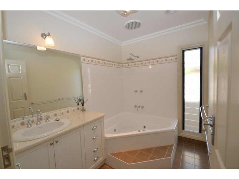 29 Monash Drive, Wangaratta VIC 3677