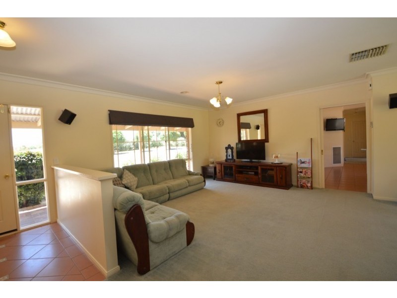 47 Firbank Drive, Waldara VIC 3678