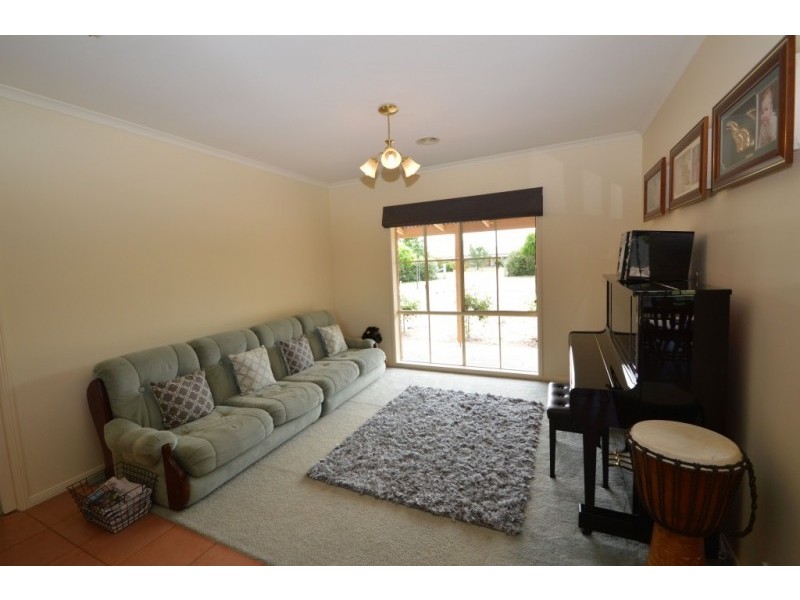 47 Firbank Drive, Waldara VIC 3678