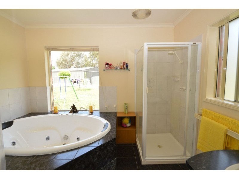 47 Firbank Drive, Waldara VIC 3678