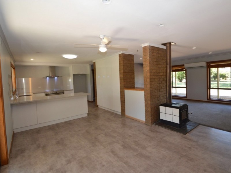 14 Ely Street, Oxley VIC 3678