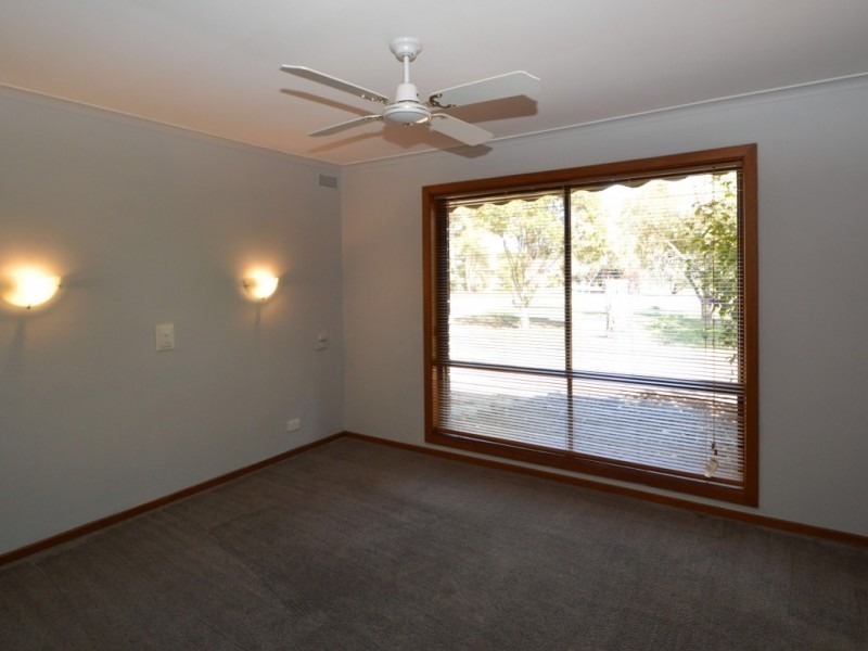 14 Ely Street, Oxley VIC 3678