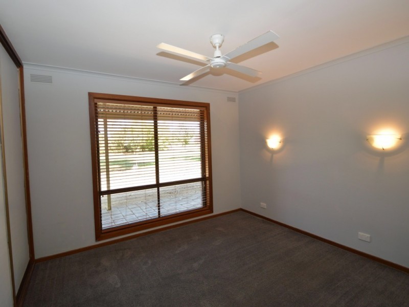 14 Ely Street, Oxley VIC 3678