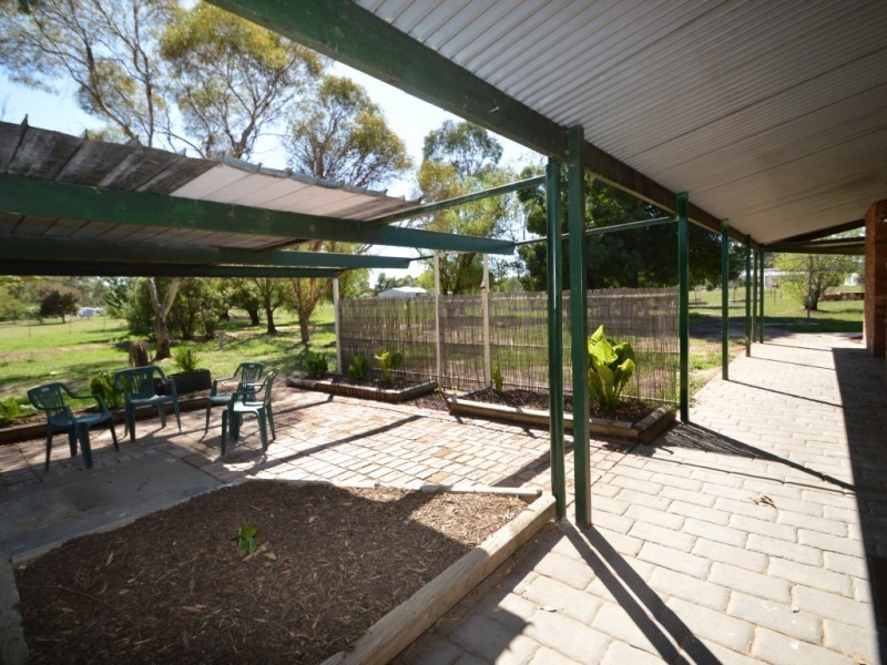 14 Ely Street, Oxley VIC 3678