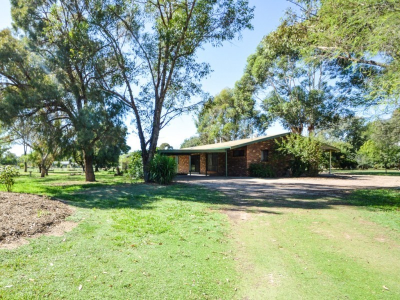 14 Ely Street, Oxley VIC 3678