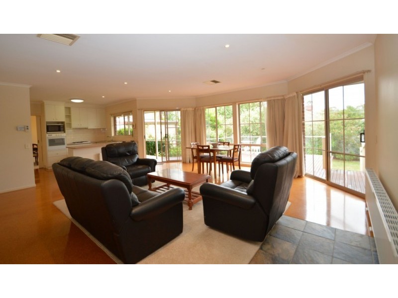17 St Columbs Drive, Wangaratta VIC 3677