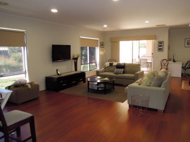 18 Monash Drive, Wangaratta VIC 3677