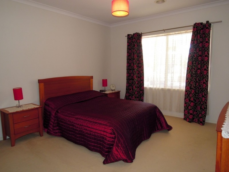 18 Monash Drive, Wangaratta VIC 3677