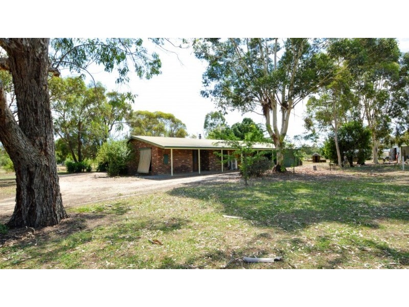 14 Ely Street, Oxley VIC 3678