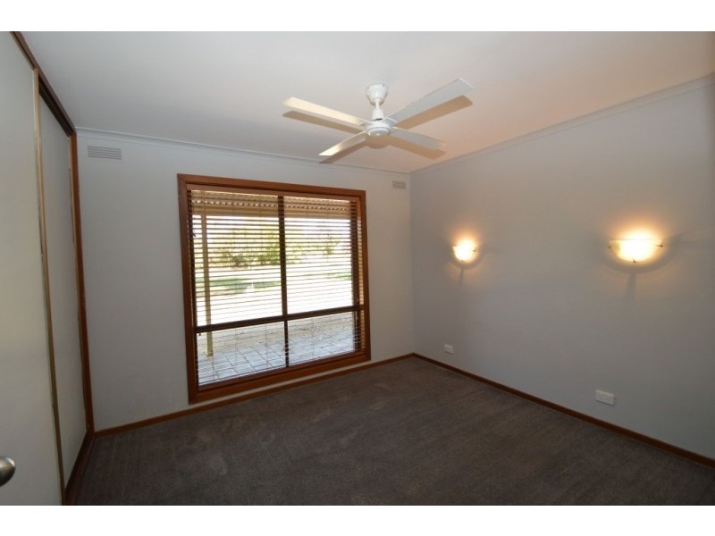 14 Ely Street, Oxley VIC 3678