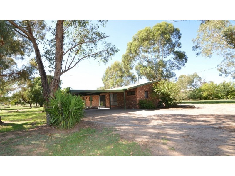 14 Ely Street, Oxley VIC 3678