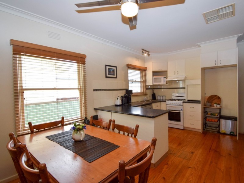 27 Irwin Avenue, Wangaratta VIC 3677