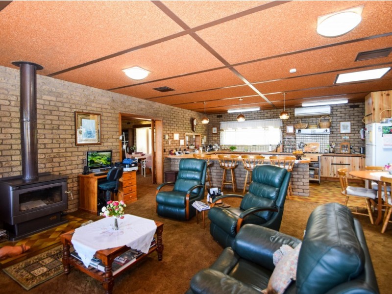 69 Warby Range Road, Glenrowan VIC 3675