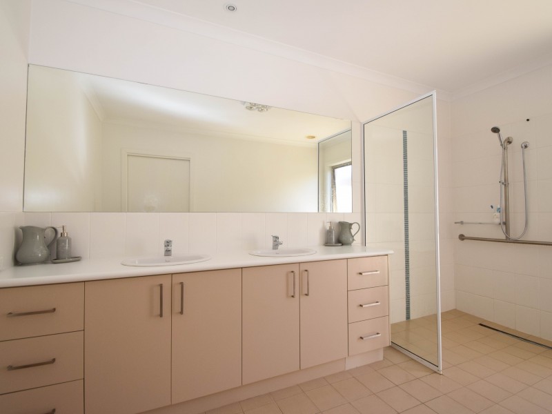 25 Swinburne Drive, Wangaratta VIC 3677