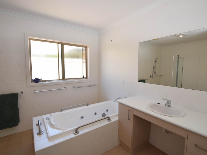 25 Swinburne Drive, Wangaratta VIC 3677
