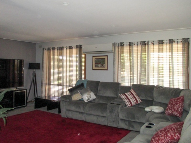 14 Ely Street, Oxley VIC 3678