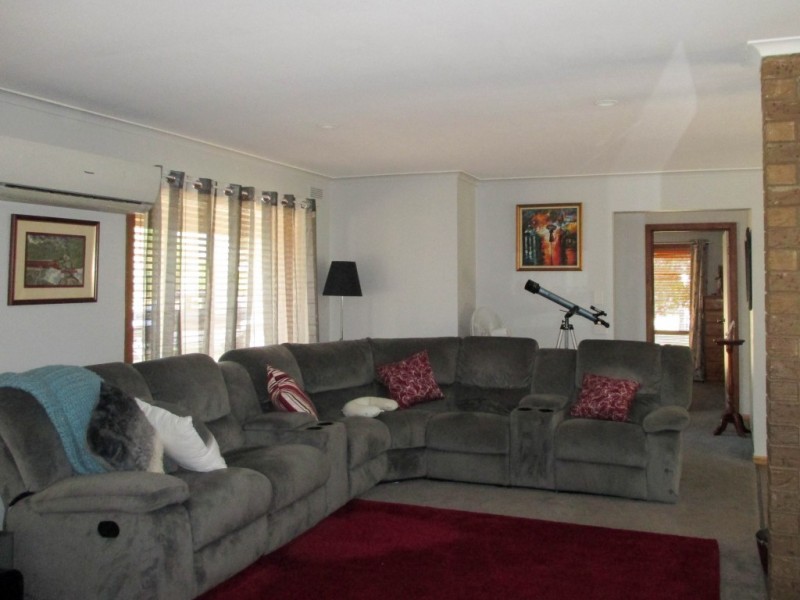 14 Ely Street, Oxley VIC 3678