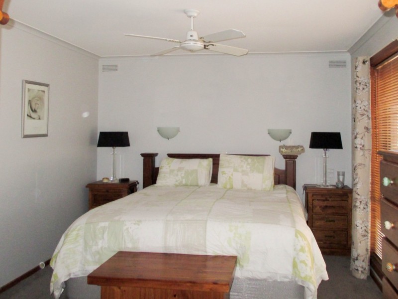 14 Ely Street, Oxley VIC 3678