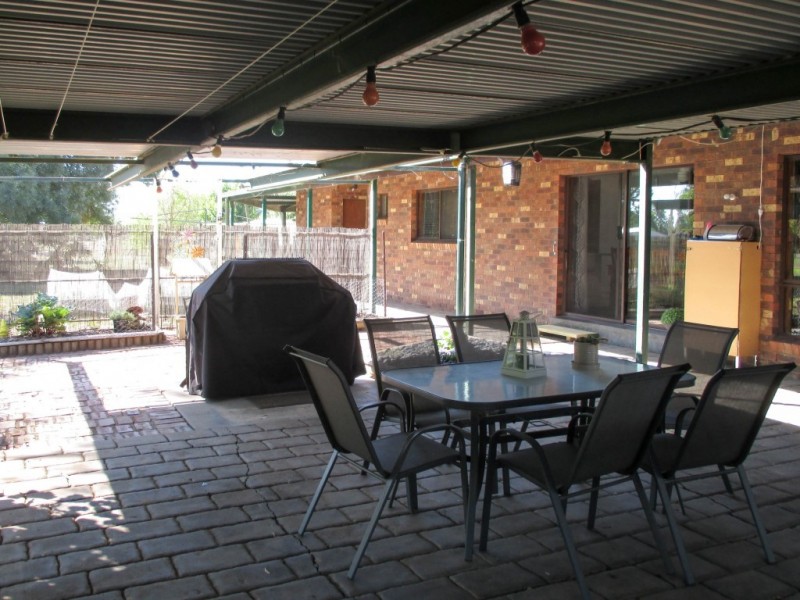 14 Ely Street, Oxley VIC 3678