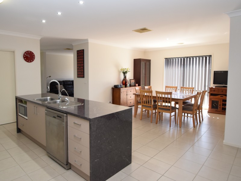 11 Logan Drive, Wangaratta VIC 3677