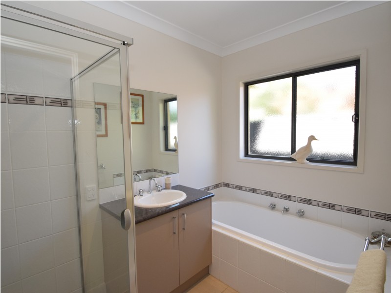 11 Logan Drive, Wangaratta VIC 3677
