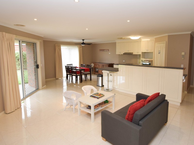 16 Swinburne Drive, Wangaratta VIC 3677