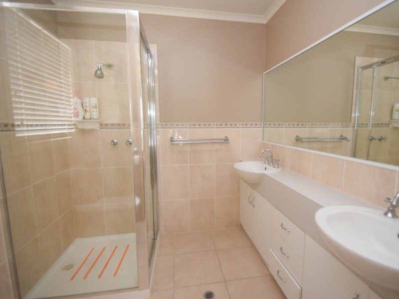 16 Swinburne Drive, Wangaratta VIC 3677