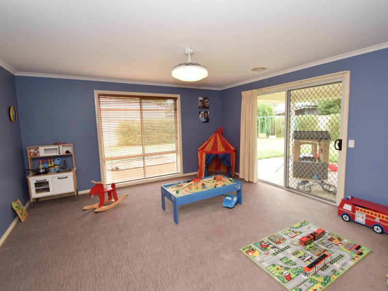 16 Swinburne Drive, Wangaratta VIC 3677