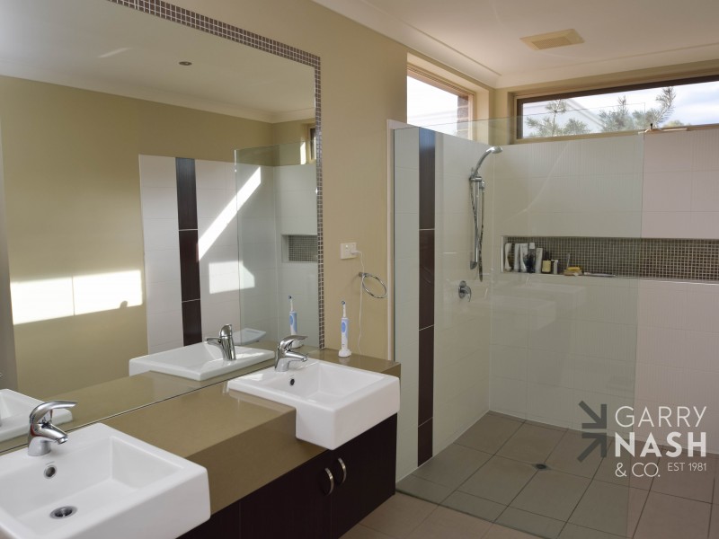 60 Cambridge Drive, Wangaratta VIC 3677