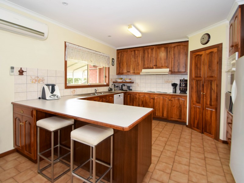 44 Simpson Street, Oxley VIC 3678